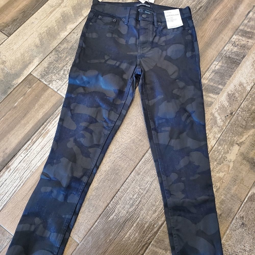 Calvin Klein NWT mid rise skinny 26